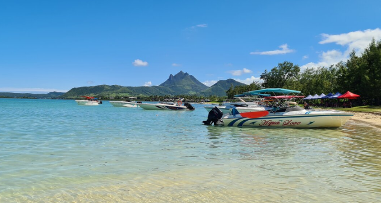 5 Islands Tour *East Coast – Ile aux Cerfs + Ile aux Flamants + Ile au Phare + Ile De La Passe + Ile aux Aigrettes + GRSE Waterfall + Lunch & Drinks